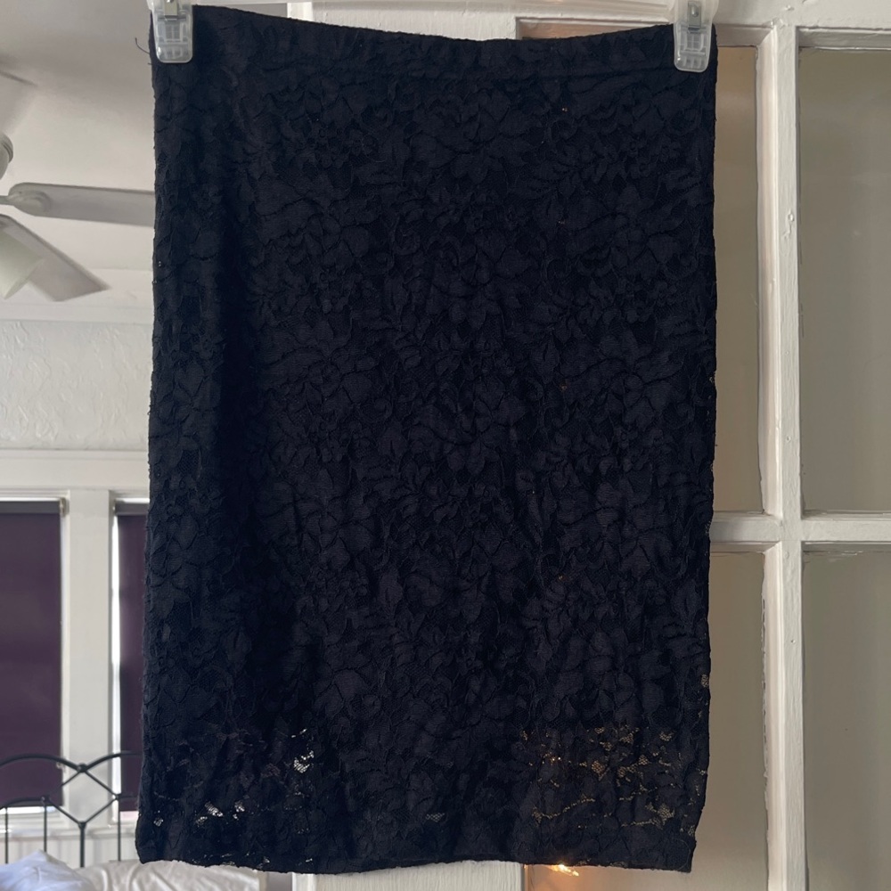 Elegant Black Lace Pencil Skirt
